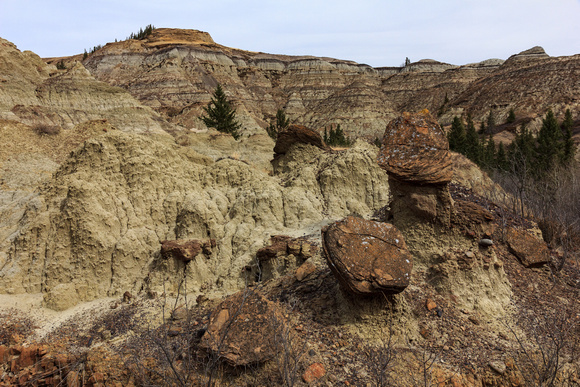 hoodoos framed in front of the dry island